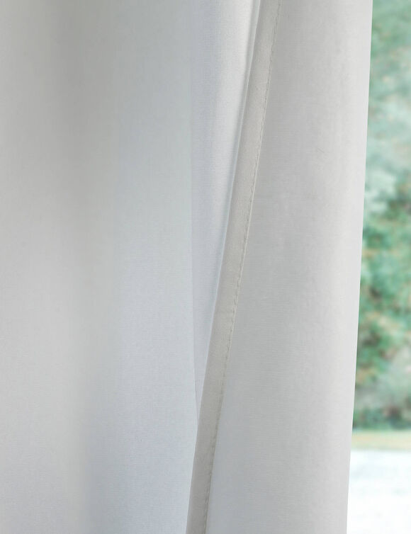 Rideau isolant uni envers polaire finition oeillets (blanc cassé) Rideau isolant uni envers polaire finition oeillets (blanc cassé)